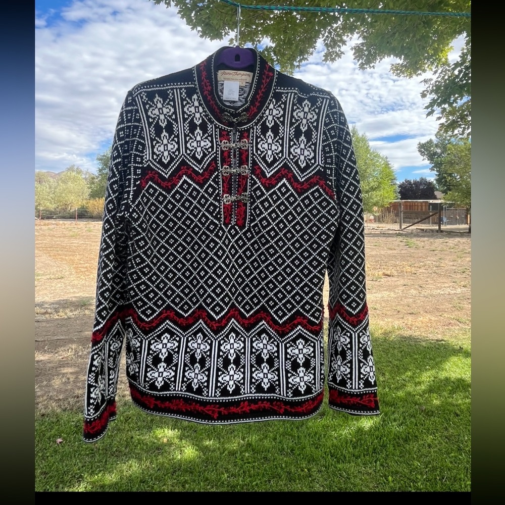Norm Thompson Nordic style sweater. Size M
Cotton and wool.